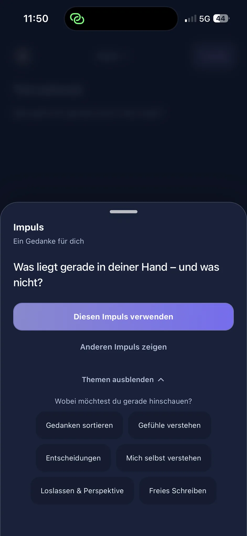 Der Impuls beim Journaling: die Frage „Was liegt gerade in deiner Hand – und was nicht?“ mit den Optionen, sie zu verwenden oder einen anderen Impuls zu zeigen, darunter Themen wie „Gedanken sortieren“ und „Gefühle verstehen“.