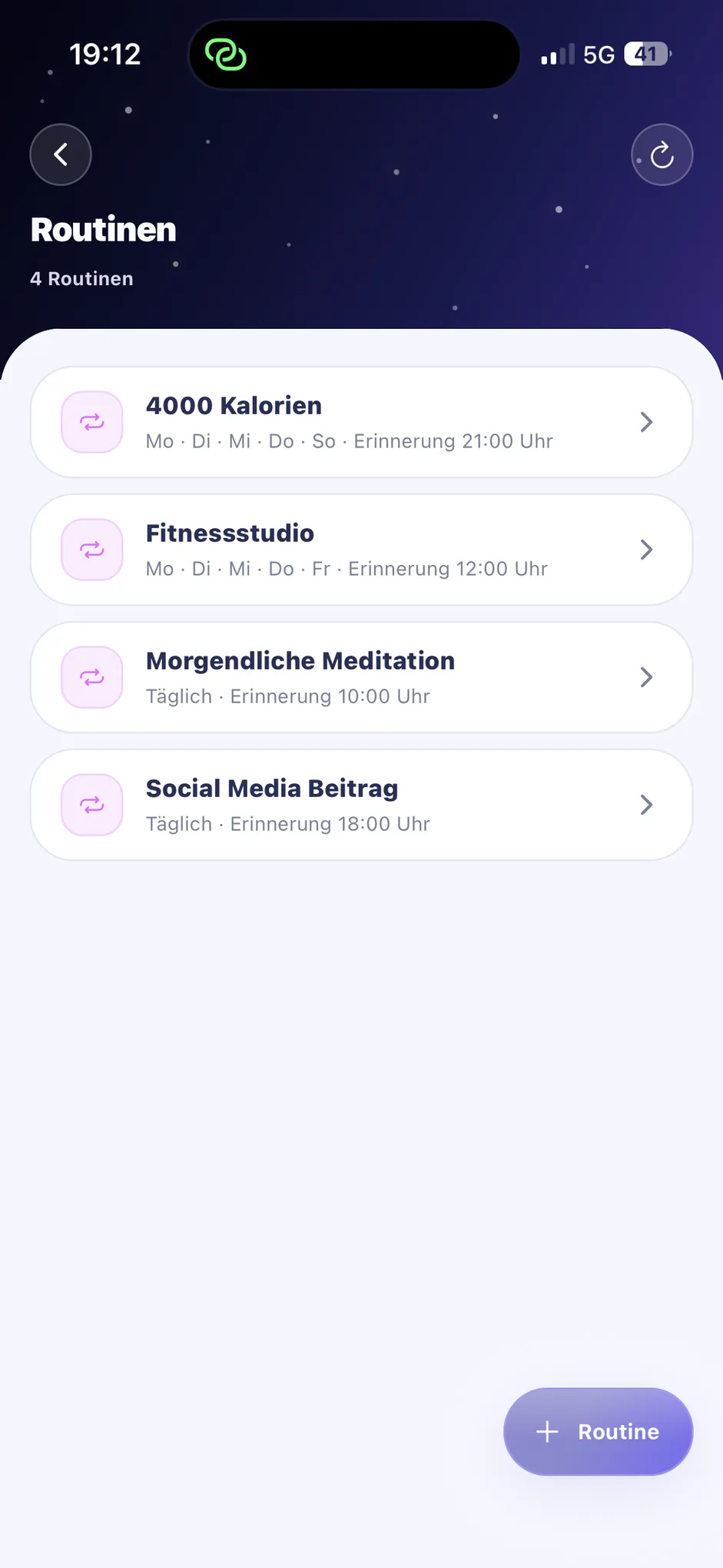 Die Routinen-Übersicht in Mentavo: vier Routinen mit ihrem Rhythmus und ihrer Erinnerungszeit sowie die Schaltfläche, eine weitere Routine anzulegen.