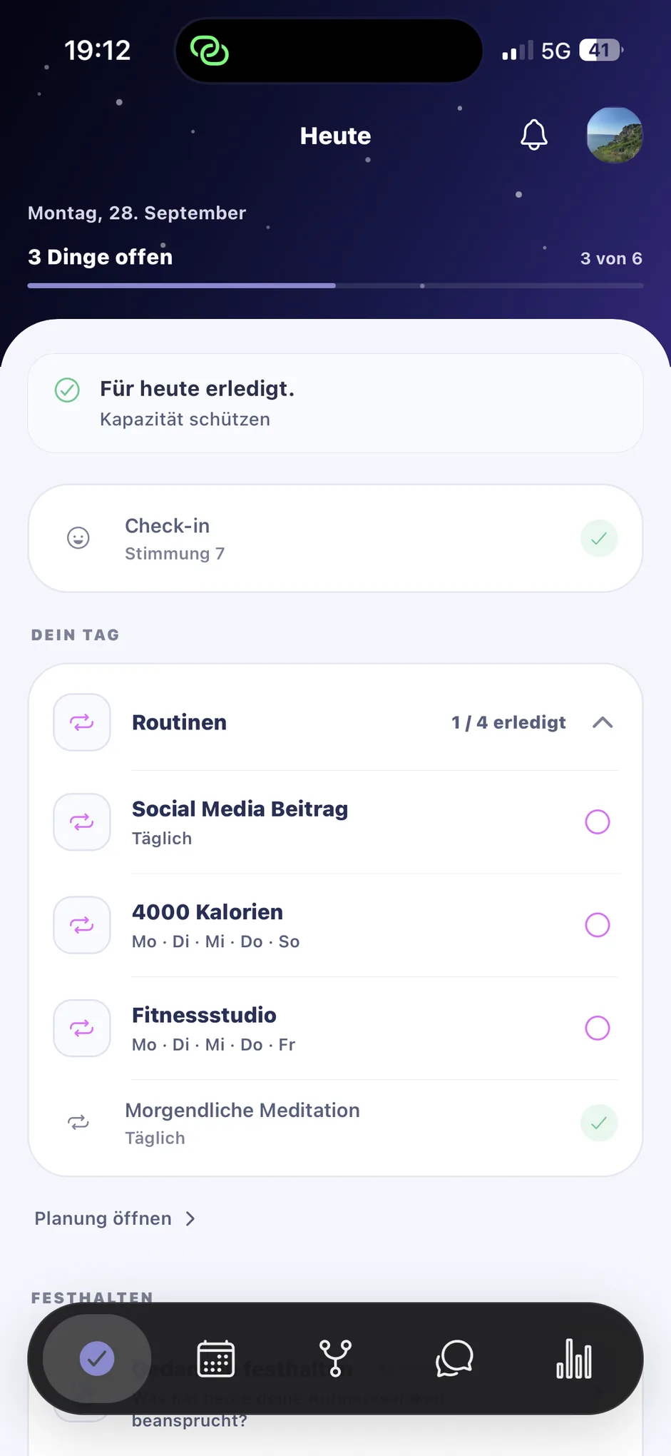 Der Bereich „Heute“ am Abend: der Hinweis „Für heute erledigt“, der abgeschlossene Check-in mit Stimmung 7 und die Routinen des Tages.